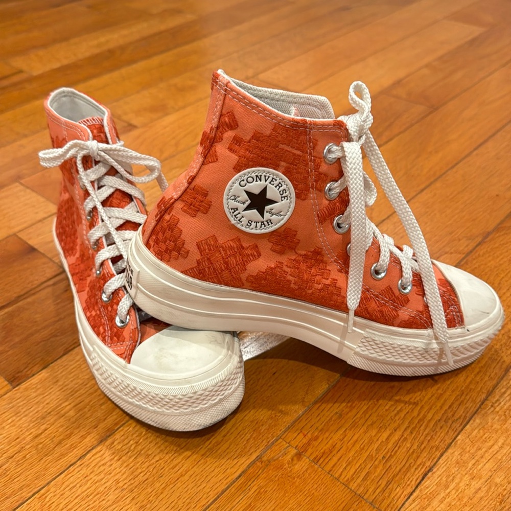 Size 6 Converse Platform Sneakers